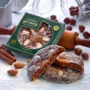 Large Nuremberg Elisen Lebkuchen, individually and in packaging, decorated with premium ingredients Large Nuremberg Elisen Lebkuchen, individually and in packaging, decorated with premium ingredients