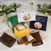 Mood image of assorted Lebkuchen varieties with packaging and Christmas tree decorations Mood image of assorted Lebkuchen varieties with packaging and Christmas tree decorations
