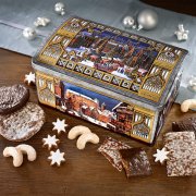 Lebkuchen-Truhe silber gefüllt mit Elisenlebkuchen, Zimtsternen und Vanillekipferl als weihnachtliches Geschenk Lebkuchen-Truhe silber gefüllt mit Elisenlebkuchen, Zimtsternen und Vanillekipferl als weihnachtliches Geschenk