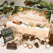 Christmas gingerbread gift box with “Frohe Weihnacht” lettering, containing Lebkuchen, confectionery, cookies, and a decorative Christmas gingerbread gift box with “Frohe Weihnacht” lettering, containing Lebkuchen, confectionery, cookies, and a decorative