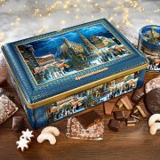 Lebkuchentruhe im Christkindes Markt Design mit versch. Nürnberger Lebkuchen, Lebkuchendose und Weihnachtsgebäck Lebkuchentruhe im Christkindes Markt Design mit versch. Nürnberger Lebkuchen, Lebkuchendose und Weihnachtsgebäck